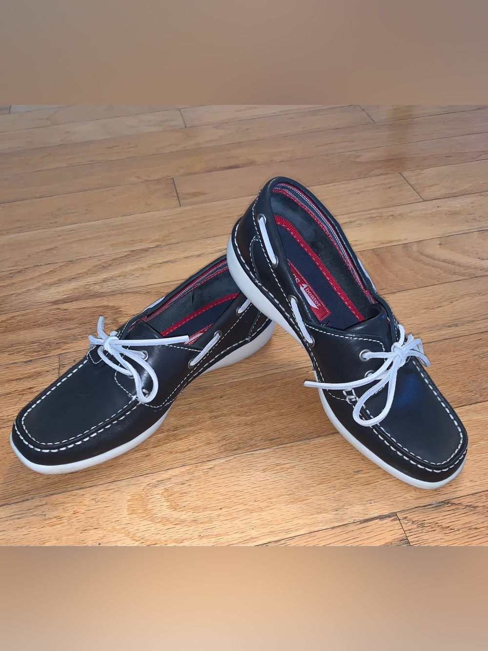 Bass Navy Blue Waverly Leather Women’s Boat Loafers with White Laces, Size 7.